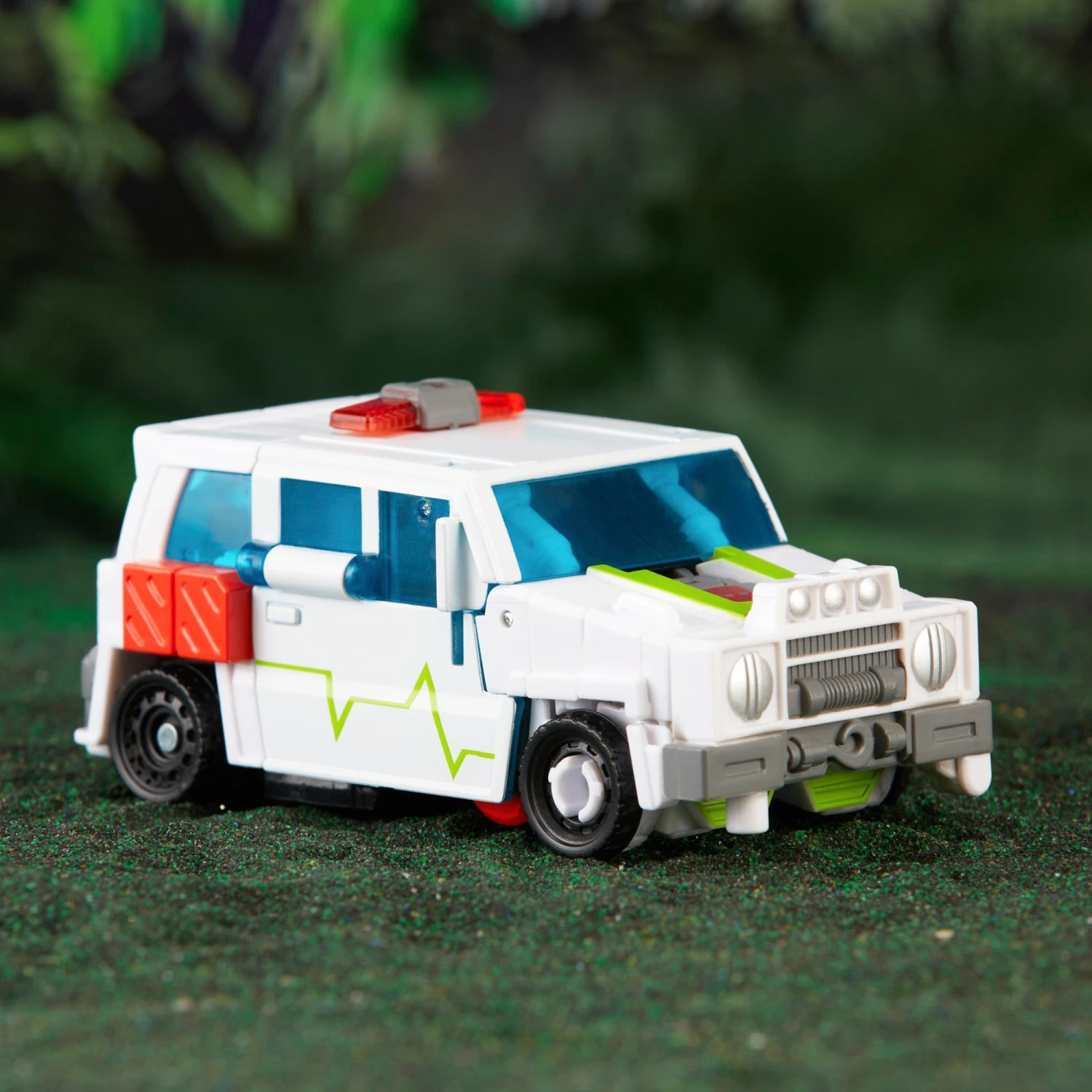 Transformers Legacy Evolution Autobot Medix - Image 6