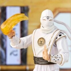 Power Rangers Lightning Collection Mighty Morphin X Cobra Kai Daniel LaRusso Morphed White Crane Ranger -Hasbro Pulse F7768 DIO PRG CEDARCITY 0011