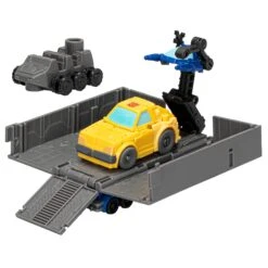 Transformers Legacy Evolution Core Class Optimus Prime & Bumblebee -Hasbro Pulse F78135L00 detail 2 23 2000px 300DPI