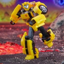 Transformers Legacy United Deluxe Class Animated Universe Bumblebee 24 Transformers Legacy United Deluxe Class Animated Universe Bumblebee -Hasbro Pulse F8524 DIO TRA GEN LEGACY DLX ANIMATED BB 0006 2000px 300DPI