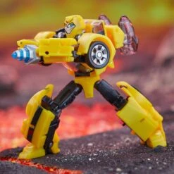 Transformers Legacy United Deluxe Class Animated Universe Bumblebee 27 Transformers Legacy United Deluxe Class Animated Universe Bumblebee -Hasbro Pulse F8524 DIO TRA GEN LEGACY DLX ANIMATED BB 0007 2000px 300DPI