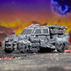 Transformers Legacy United Deluxe Class Infernac Universe Magneous -Hasbro Pulse F8526 DIO TRA GEN LEGACY DLX MAGNEOUS 0009 2000px 300DPI